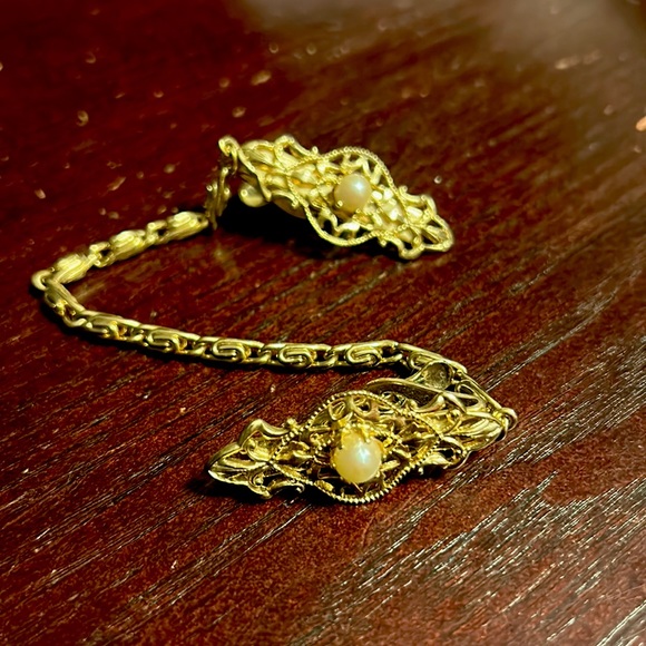 Jewelry - 1950’s Sweater Guard
